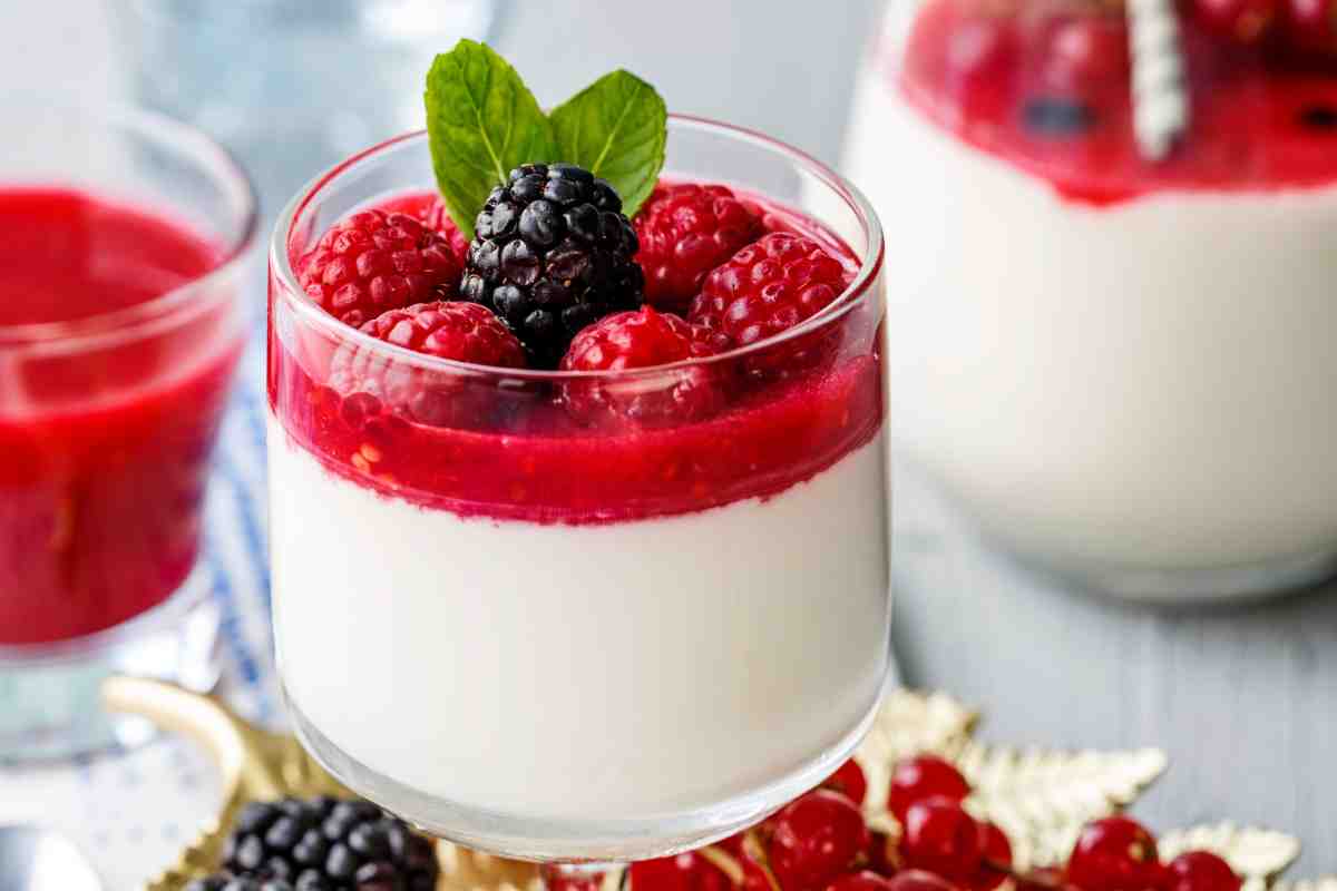 mousse yogurt e frutti di bosco